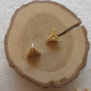 Clous d'oreilles: triangle