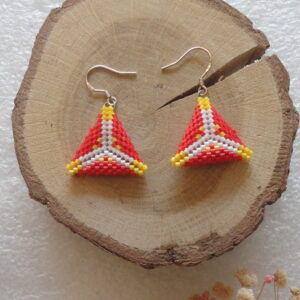 Boucles d'oreilles: triangle, carré en perle
