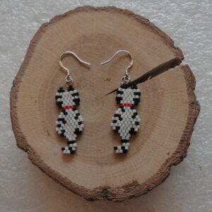 Boucles d'oreilles: chat en perle